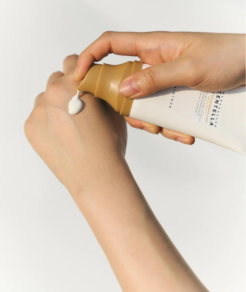 SKIN1004 - Crema solar ligera Centella Air Fit de Madagascar